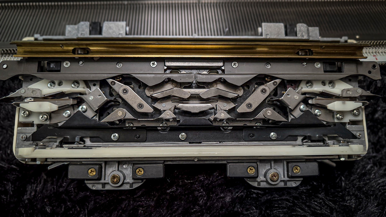 Silver Reed SK830 Electronic Fine Gauge Knitting Machine 3.6mm (Reconditioned)