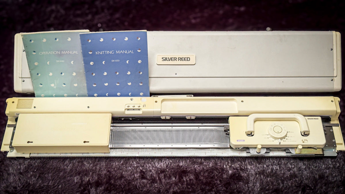 Silver Reed SK830 Fine Gauge Electronic Knitting Machine (Reconditioned ...